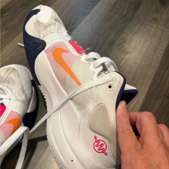 Nike Kids White and Pink Sneakers athletic youth size 7 sports sporty - Picture 6 of 11